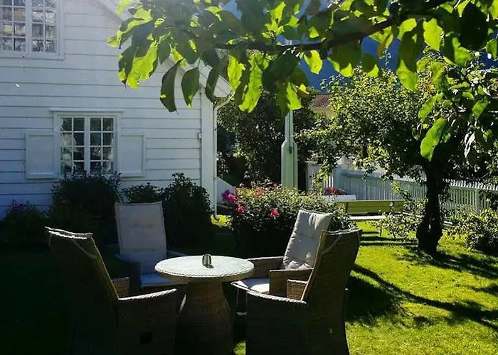 Gjestgiverier Vangsgaarden 4*