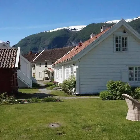 Vangsgaarden 2*